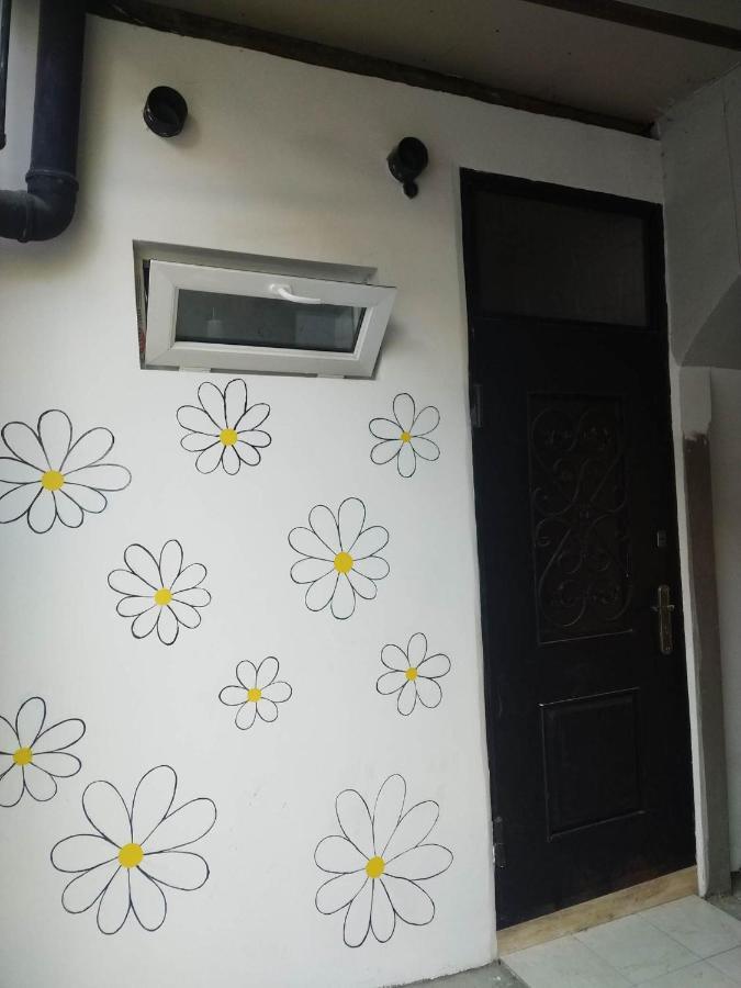 4 Chocolate Apartments In Old Тбилиси Экстерьер фото